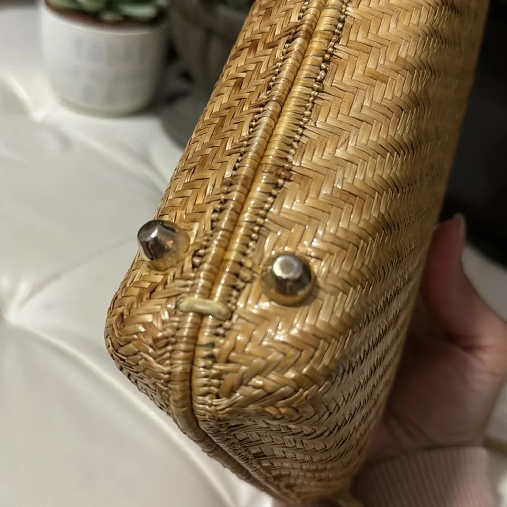 Gorgeous Vintage Bag-Tan Natural Fiber Exterior-Turn Lock Closure